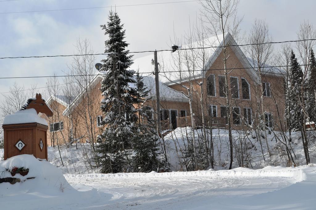La Taniere De L'Ours Hotel Saint-Donat Exterior foto